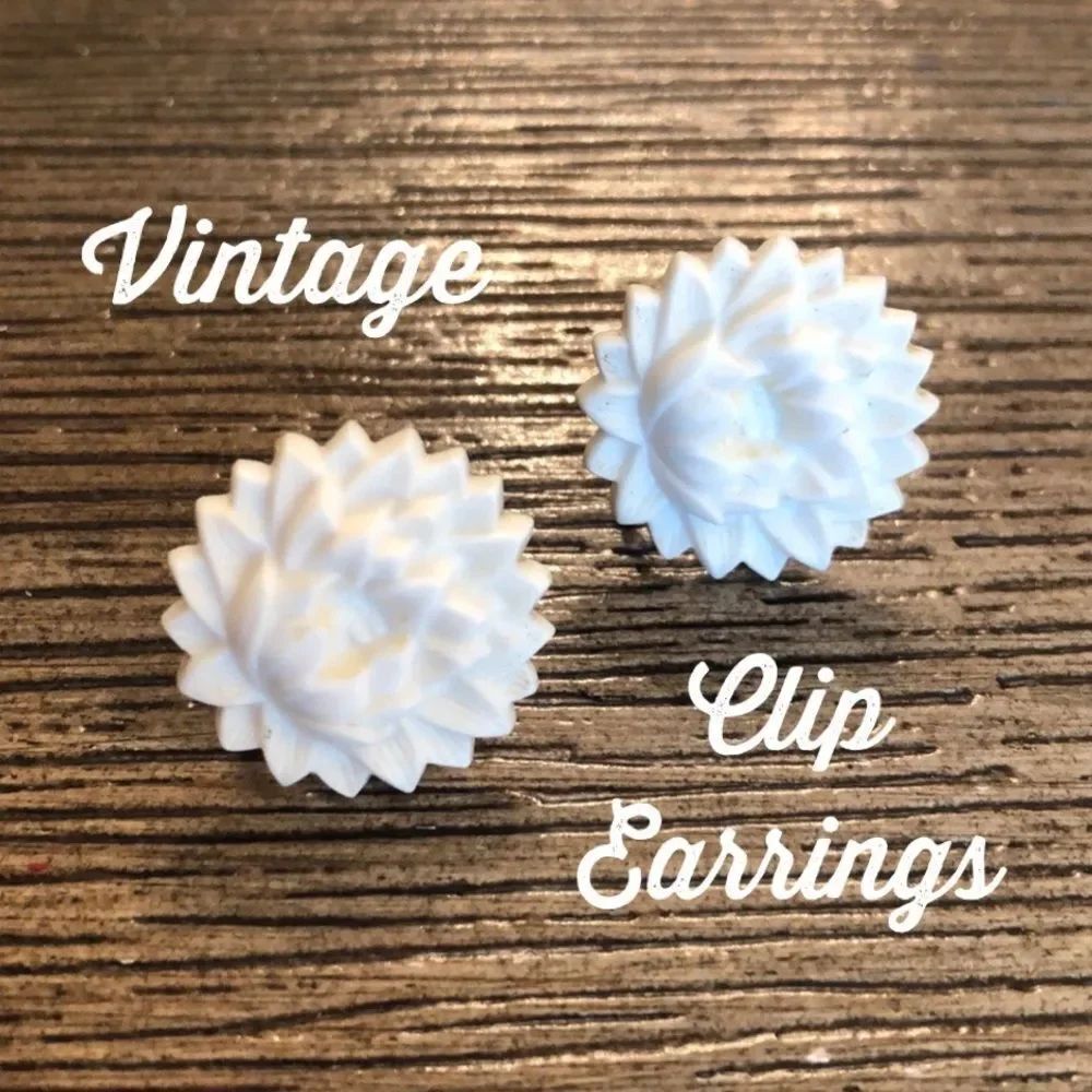 Vintage White Chrysanthemum Flower Clip Earrings